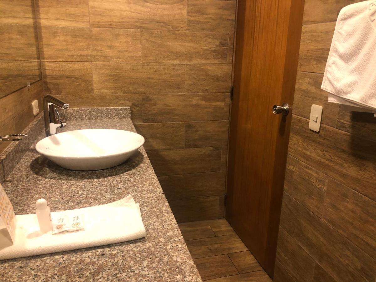 קיטו Hotel Ambassador מראה חיצוני תמונה