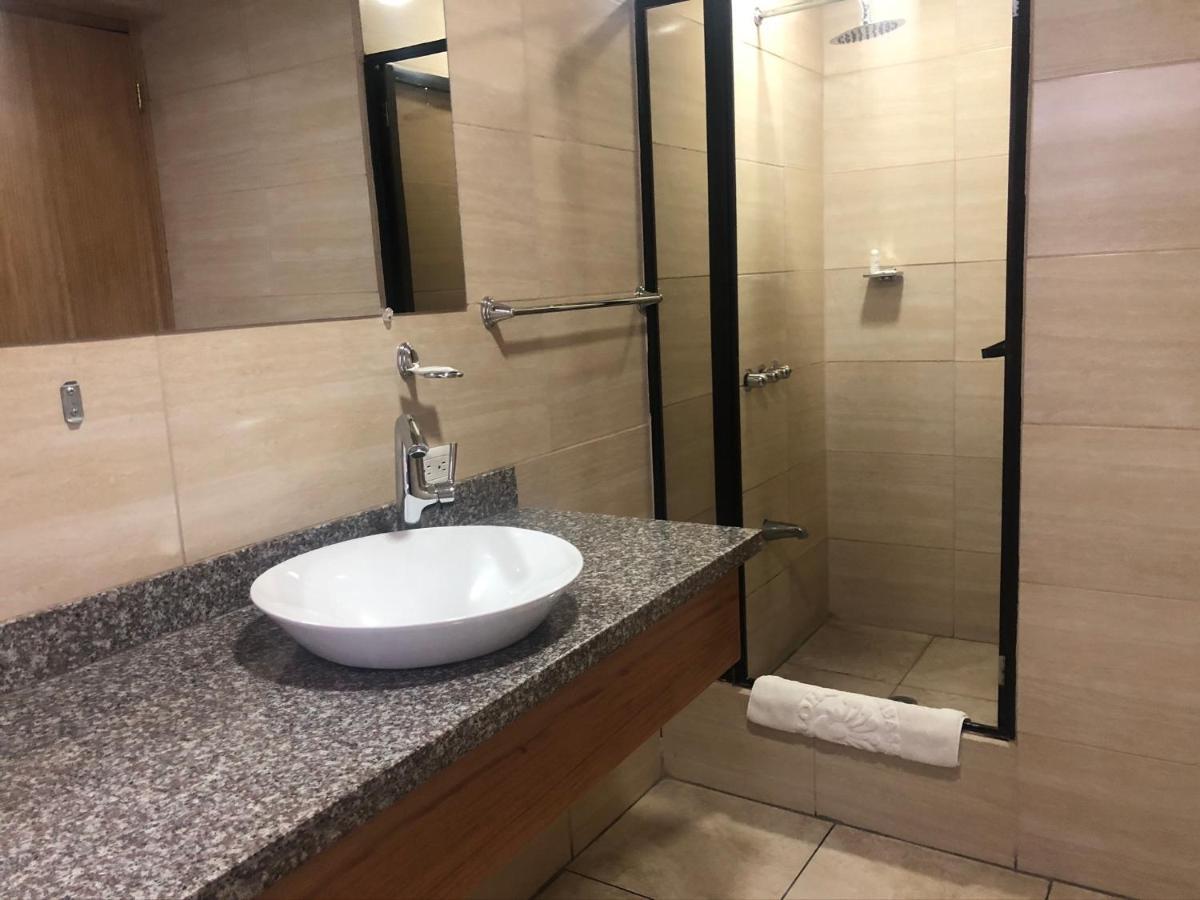 קיטו Hotel Ambassador מראה חיצוני תמונה