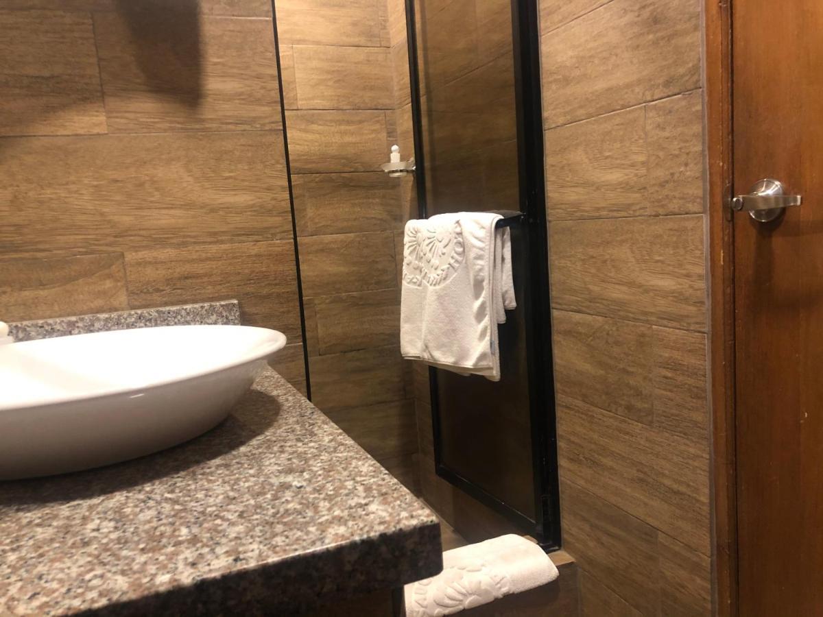 קיטו Hotel Ambassador מראה חיצוני תמונה