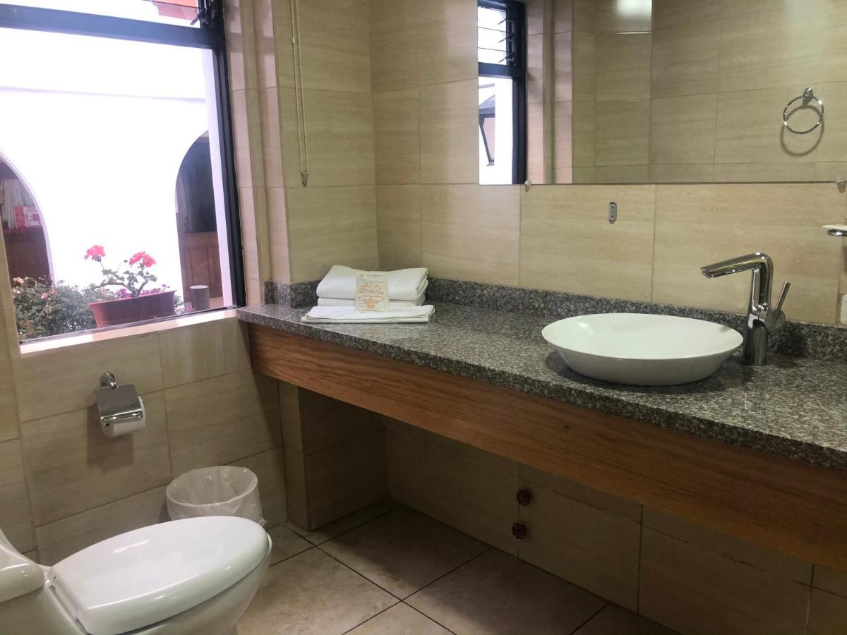 קיטו Hotel Ambassador מראה חיצוני תמונה