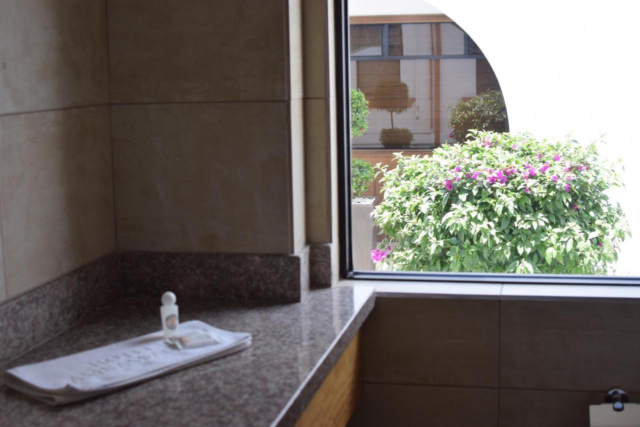 קיטו Hotel Ambassador מראה חיצוני תמונה